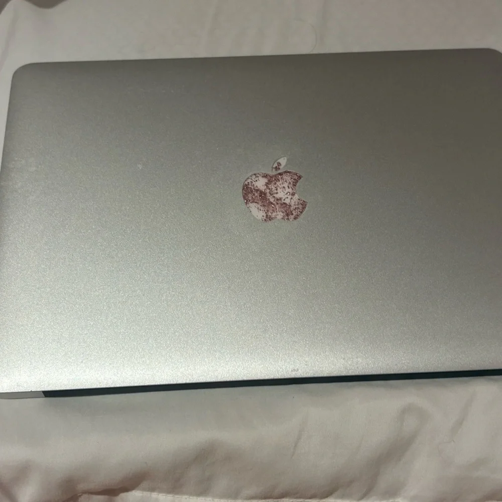 Apple MacBook Air - Sleek Silver Design